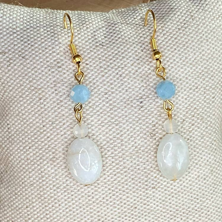 boucles d'oreilles en aigue marine et pierre de lune boucles d'oreilles en aigue marine et pierre de lune